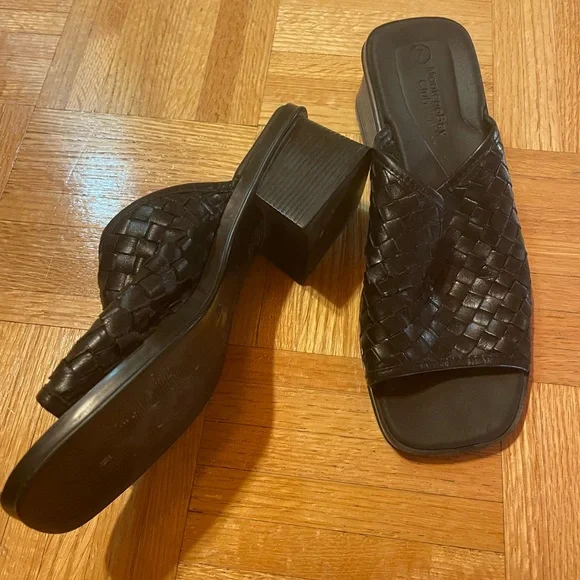 Black chunky heeled sandals - Picture 2 of 2